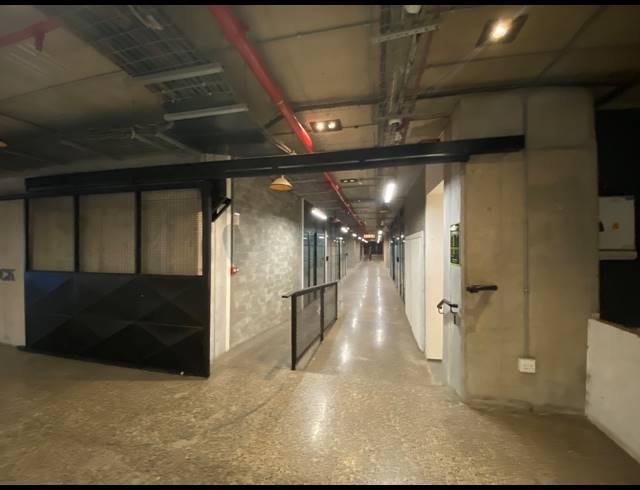 2,189M² OFFICE TO LET IN WOODSTOCK